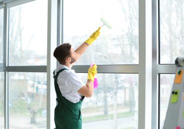 Quand et comment nettoyer ses vitres pour un résultat durable ?