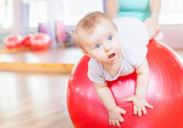 Les exercices de baby gym adaptés aux tout-petits