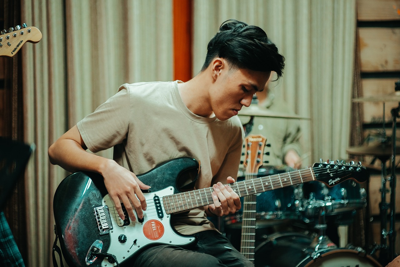 apprenez la guitare basse facilement : conseils, techniques et exercices essentiels pour bien débuter et jouer vos premières lignes de basse.