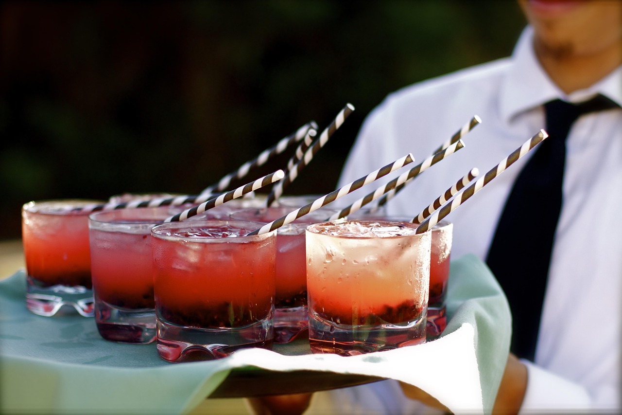 faites appel à un traiteur spécialisé en cocktails d’entreprise pour régaler vos invités avec des bouchées raffinées et un service professionnel.
